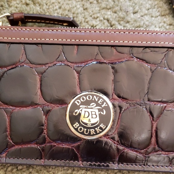Dooney Bourke zipper clutch - Picture 2 of 4